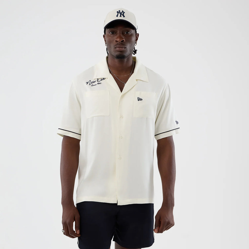 New Era - NE GRAPHIC REVERE - Shirt - Off White